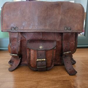 Brown Messenger Bag with Vintage Style Genuine Leather and Multiple Compartments